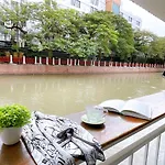 Lively And Cozy Canal House ,Entire House